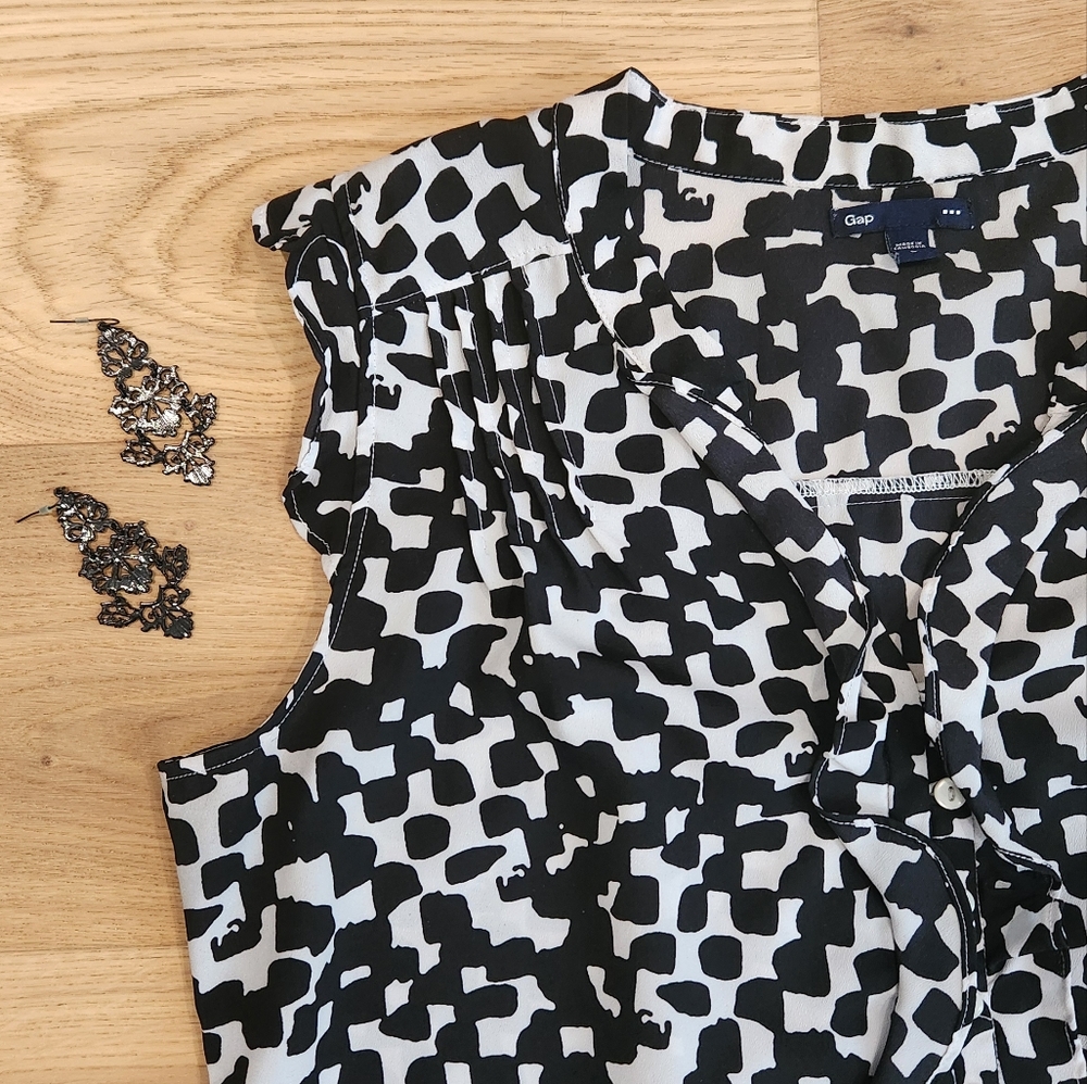 Abstract Ruffle Blouse - Picture 3 of 3